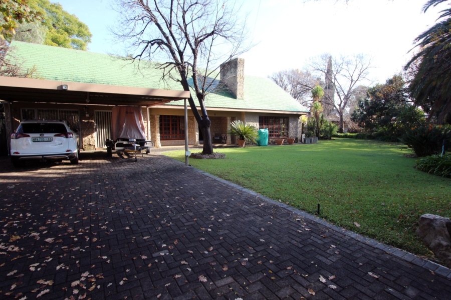 7 Bedroom Property for Sale in Jim Fouchepark Free State